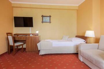 Фото номера Семейный номер Отель Dwór Bogucin Hotel&amp;Restauracja г. Bogucin 10