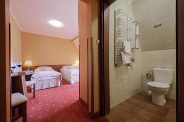 Фото номера Двухместный номер с 2 отдельными кроватями Отель Dwór Bogucin Hotel&amp;Restauracja г. Bogucin 5