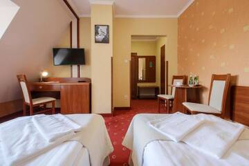 Фото номера Двухместный номер с 2 отдельными кроватями Отель Dwór Bogucin Hotel&amp;Restauracja г. Bogucin 6