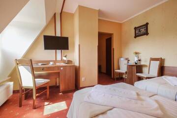 Фото номера Двухместный номер с 2 отдельными кроватями Отель Dwór Bogucin Hotel&amp;Restauracja г. Bogucin 8